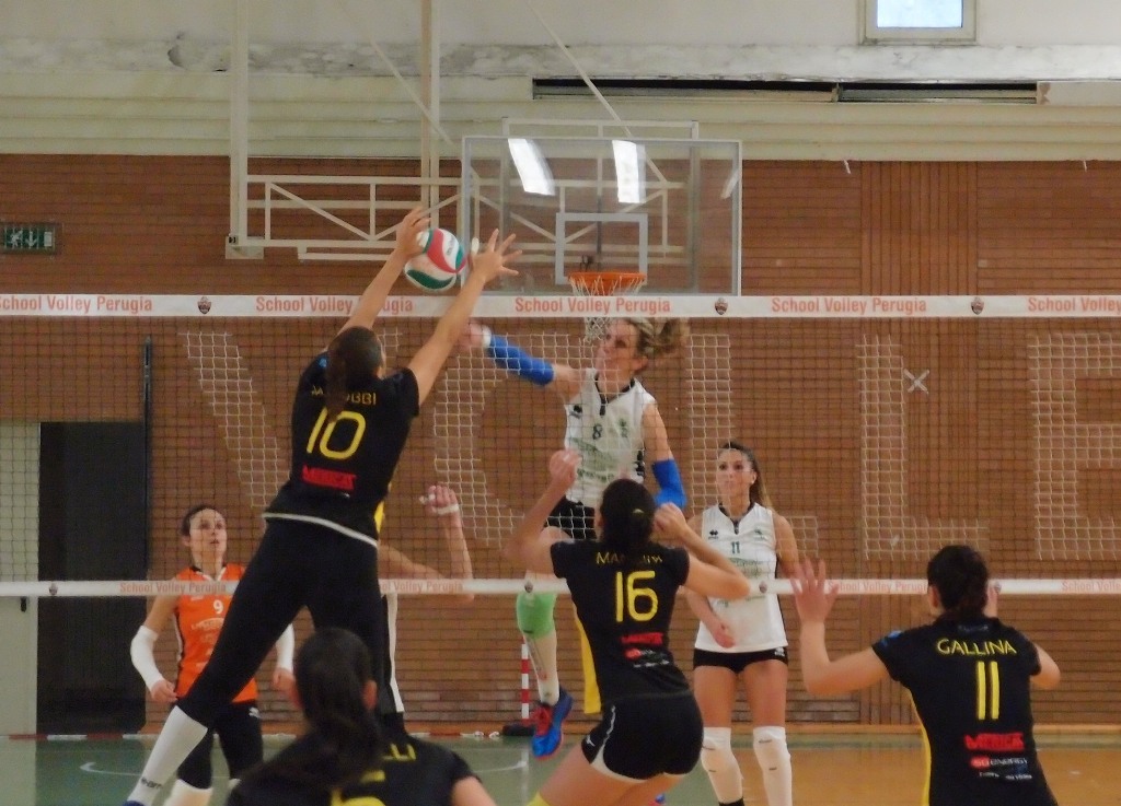Proletka (attacco) - Iacobbi (muro) La Faroplast School Volley Perugia sfiora il colpaccio