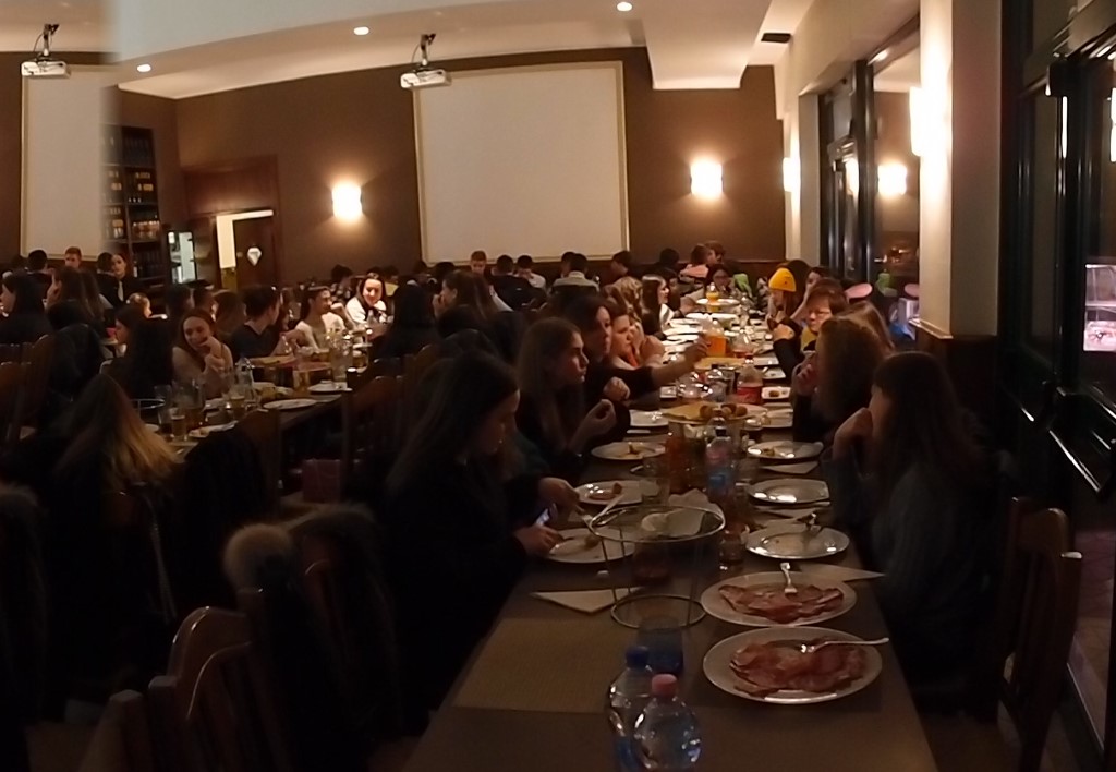 Cena di Natale (La Smorfia) La cena di Natale chiude l'anno della School Volley