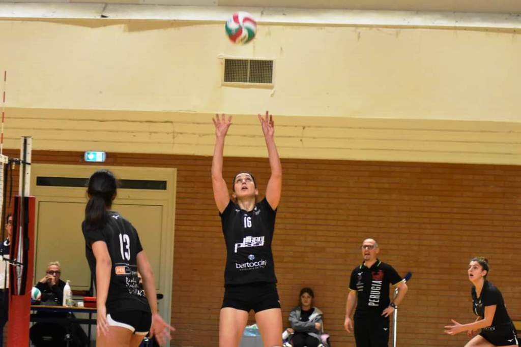 Eleonora Bartoccini al palleggio La School lotta, ma i punti sono di Viterbo